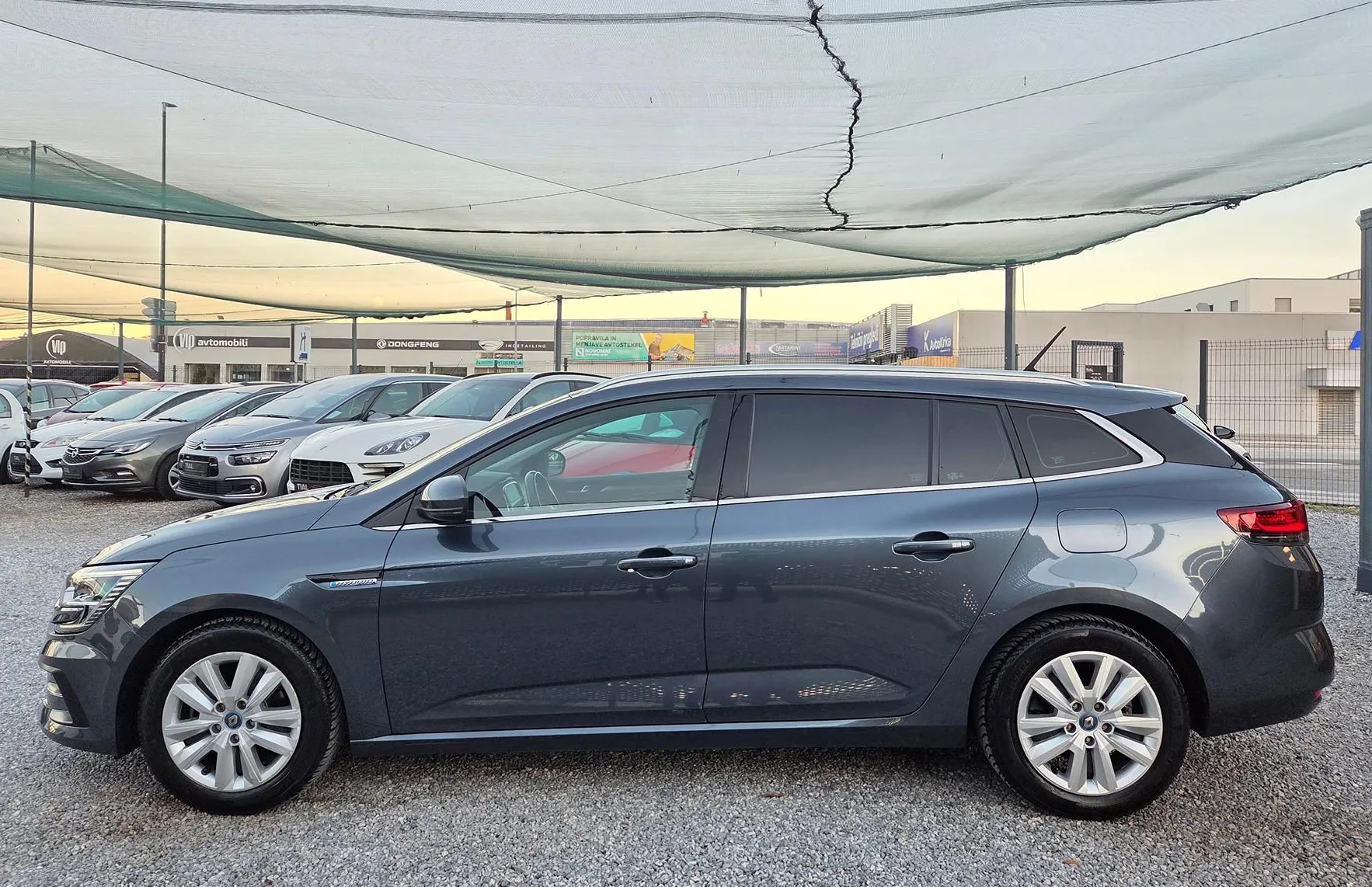 Zunanja slika - Renault Mégane - Megane 1.6 AVT ELEKTRIKAHYBRID-VIRTUAL-LED-NAVI-ACC-2XPDC - 4