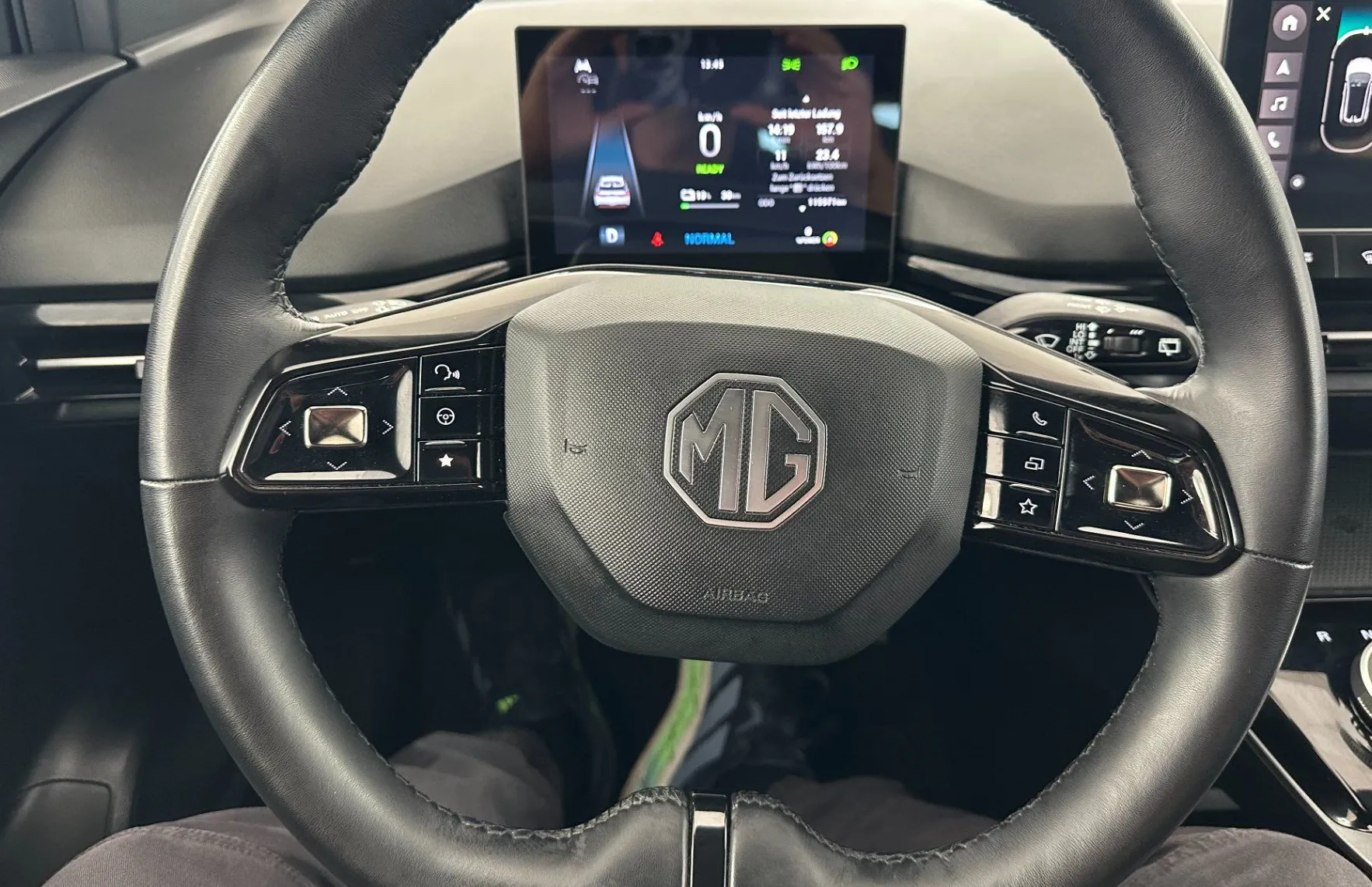 Zunanja slika - MG MG4 - Luxury 150kW.NEMŠKI+4GUME.USNJE.KAMERA.- 3000 € SU - 14
