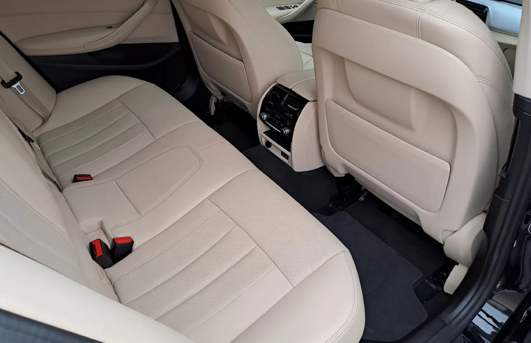 Zunanja slika - BMW Serija 5 - Touring: 520d  AT - 10