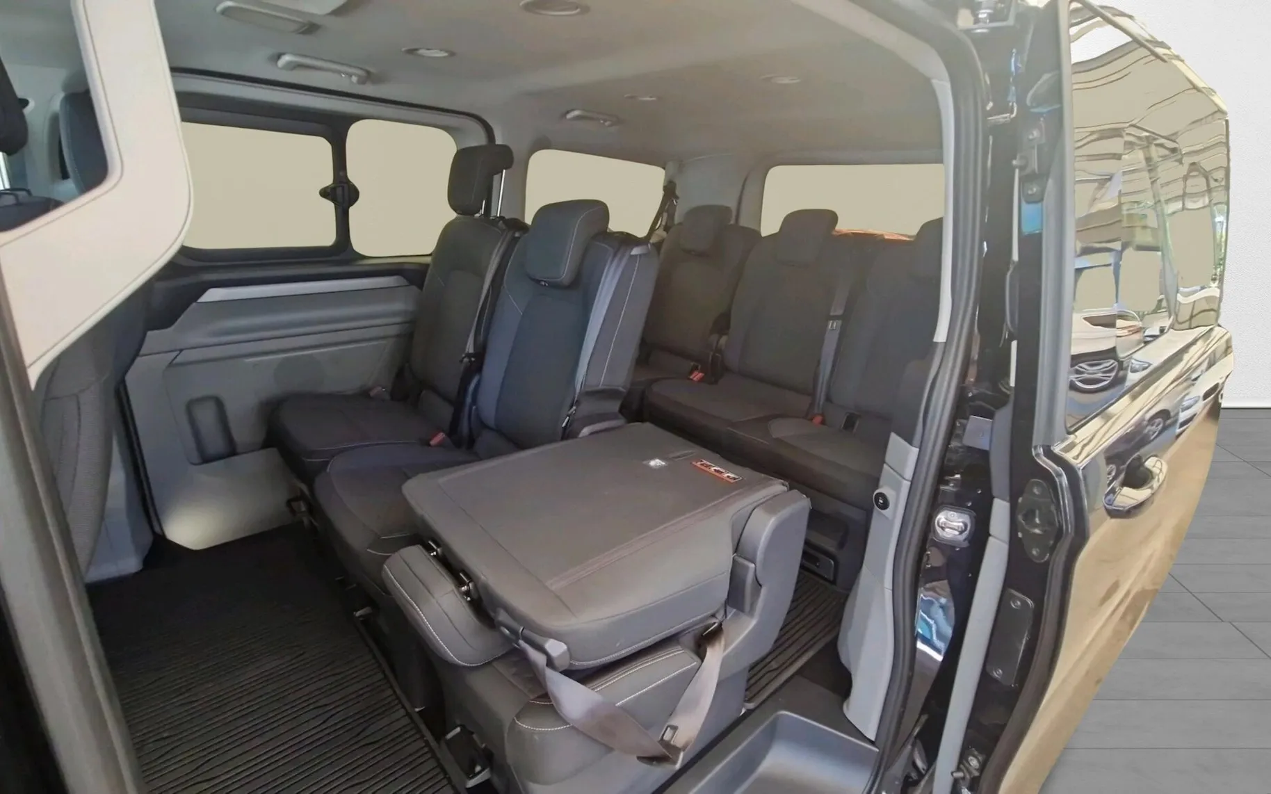 Zunanja slika - Ford Tourneo Custom - TITANIUM 2.0TDCI AVT8-L1H1-RADAR-LINE-BLISS-PREČNI - 6