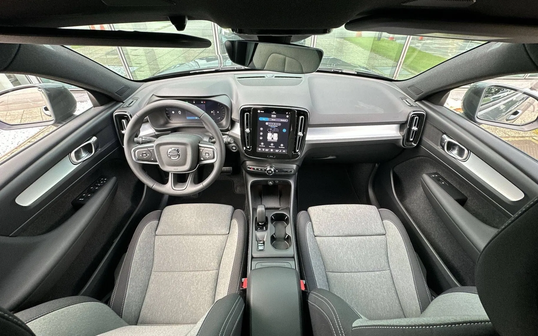 Notranja slika - Volvo XC40 - B3 P Core AT DCT... - 20