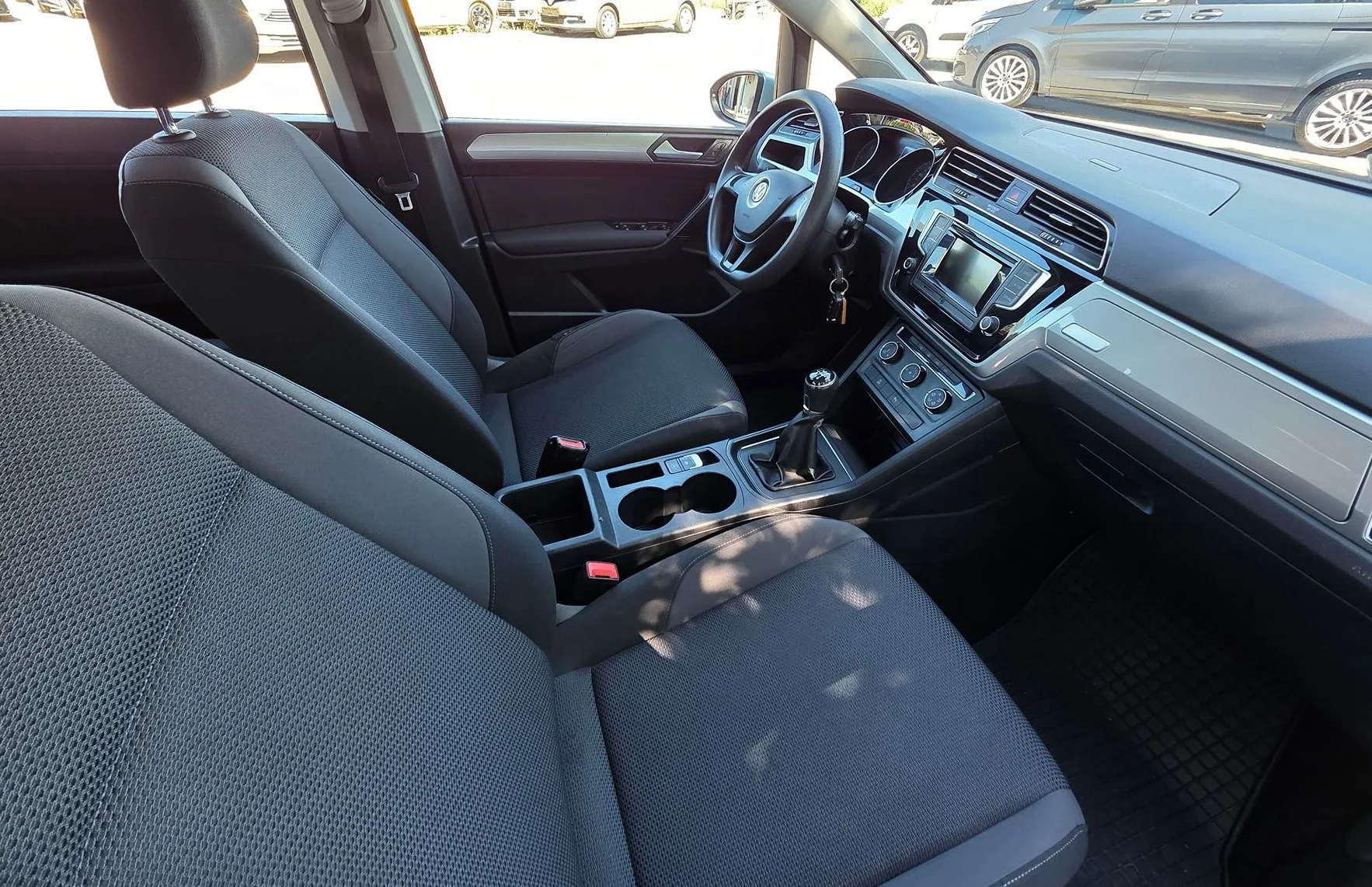 Zunanja slika - Volkswagen Touran - 1.6 TDI BMT COMFORTLINE ALU PLATIŠČA-PDC-1.LASTNIK - 11