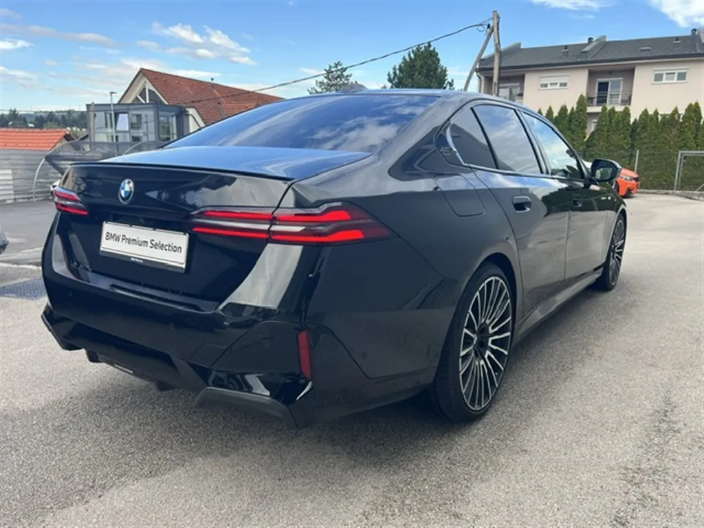 Zunanja slika - BMW Serija 5 - 520d xDrive Limuzina - 2