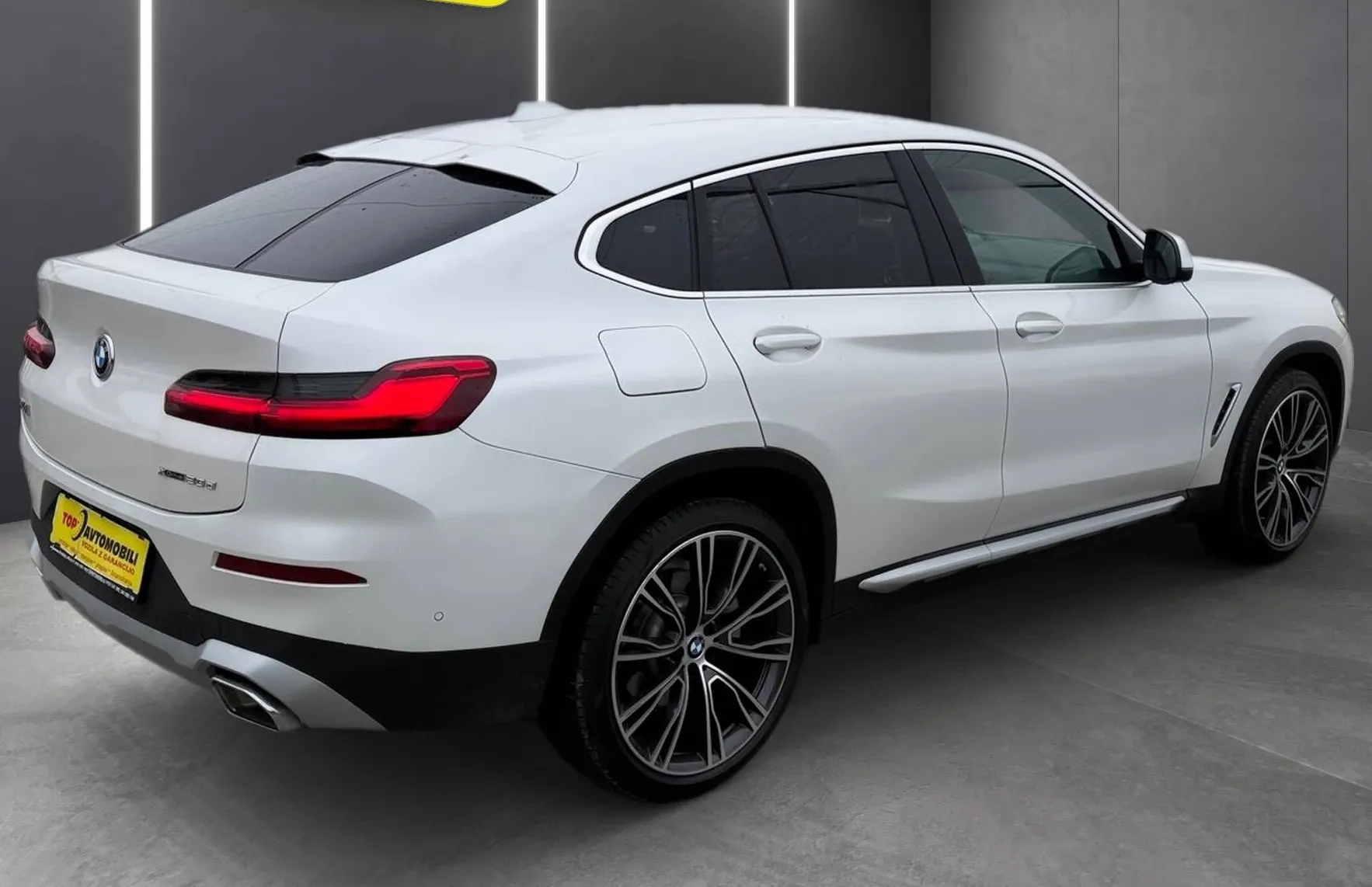 Zunanja slika - BMW X4 - serija : xDrive LCI MODEL •LED• USNJE• TOP • OBROKI• - 9