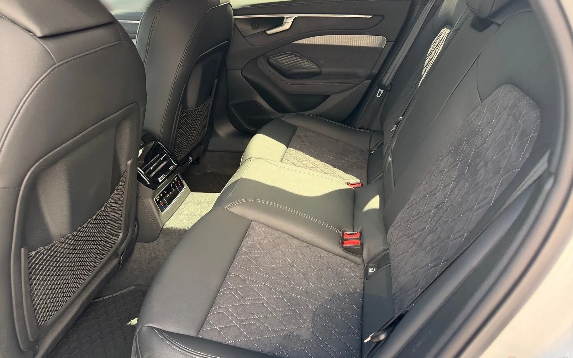 Notranja slika - Audi A6 Avant - e-hybrid quattro S tronic 220 kW... - 11