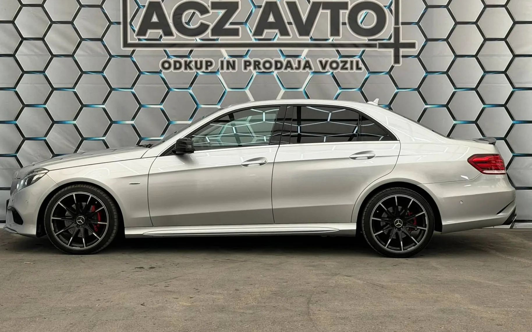 Notranja slika - Mercedes-Benz E-Razred - E 200D•AUT•EDITION•FUL LED•NAVIGACIJA•6.3 LOOK•F1• - 7