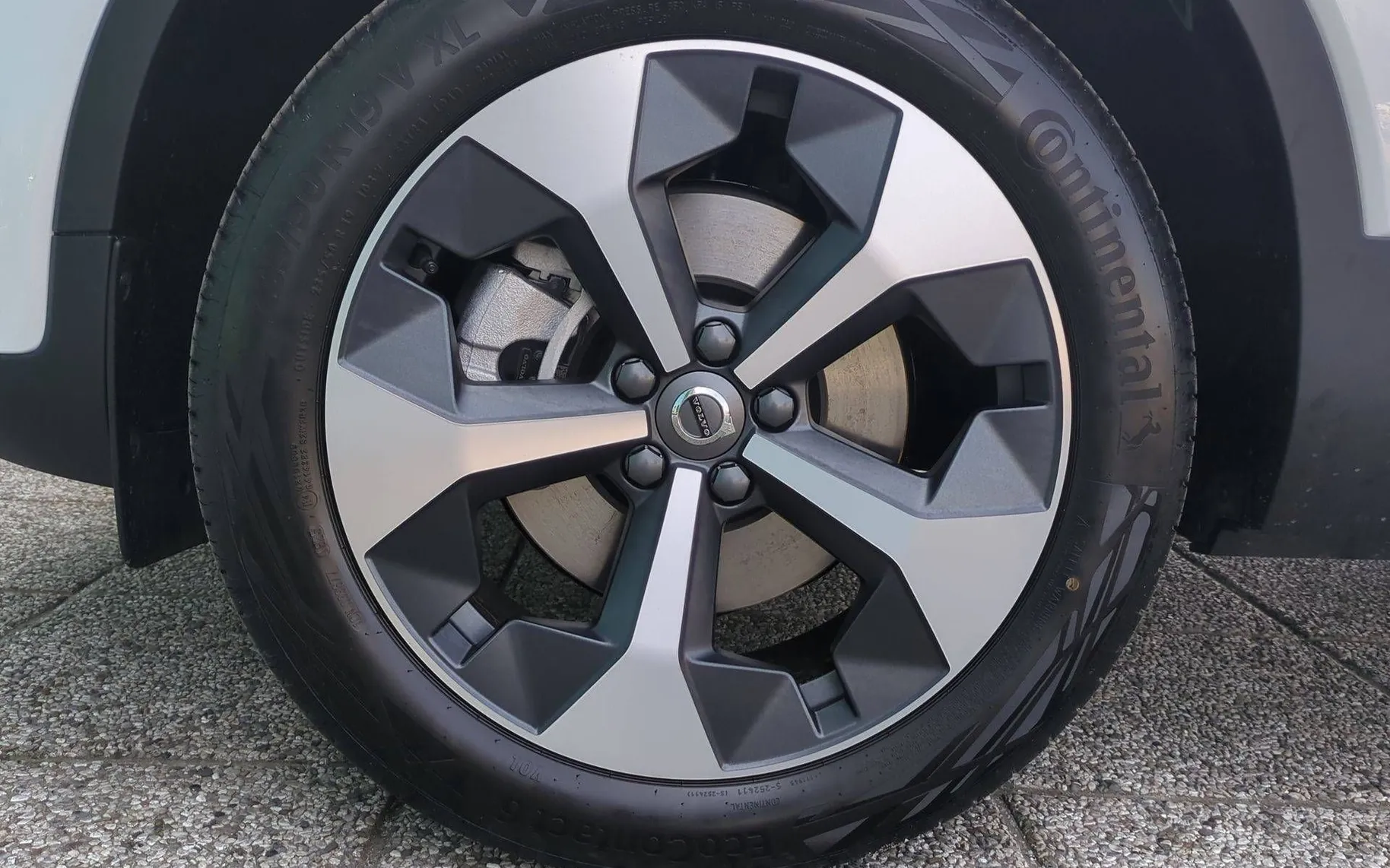 Notranja slika - Volvo XC40 - B3 P Core AT DCT 3 leta garancije + 3 servisi... - 9
