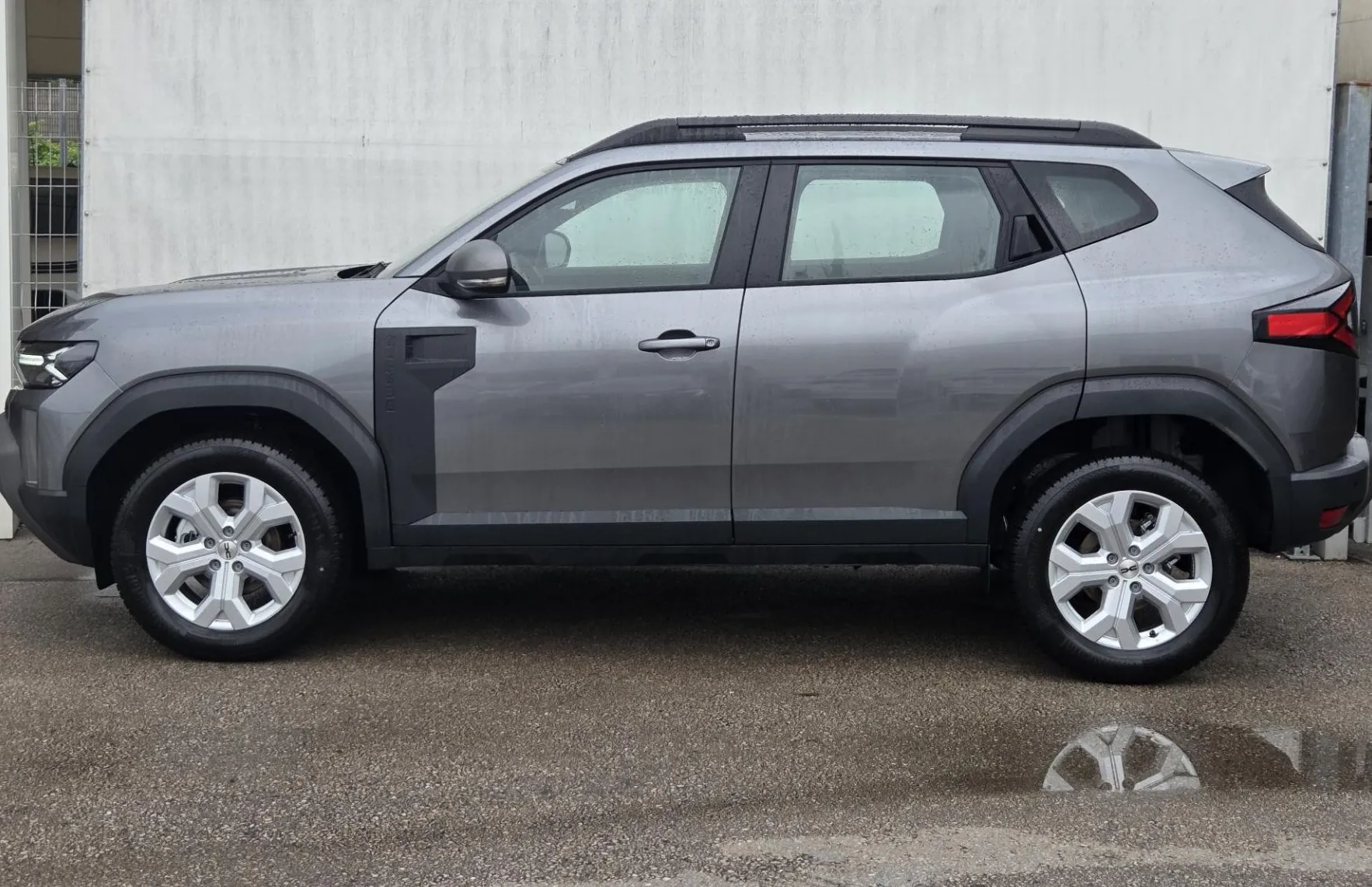 Zunanja slika - Dacia Duster - 4x4 Hybrid-G 150 Expression + Paket Zima - 8