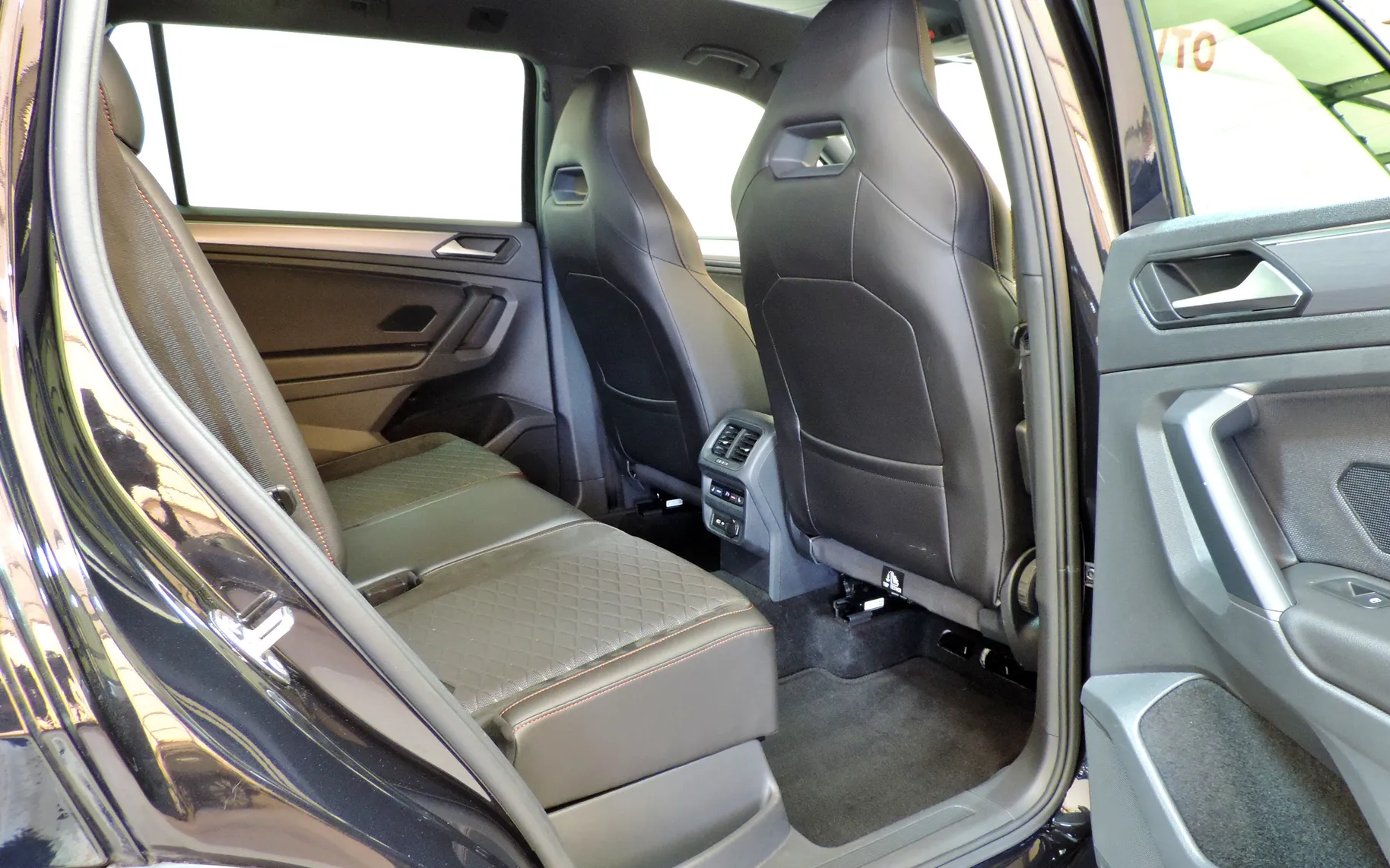 Zunanja slika - Seat Tarraco - 4Drive 2.0 TDI FR DSG KLJUKA-ACC-KAMERA - 13