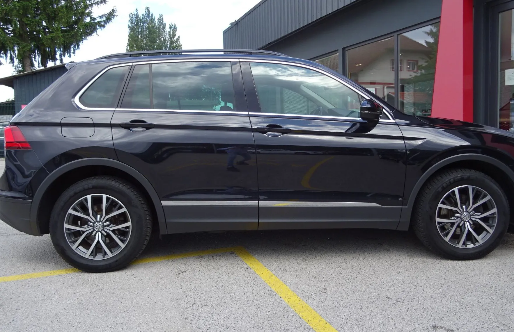 Zunanja slika - Volkswagen Tiguan - 2.0 TDI SCR BMT DSG COMFORTLINE 150KM-LEP- - 4