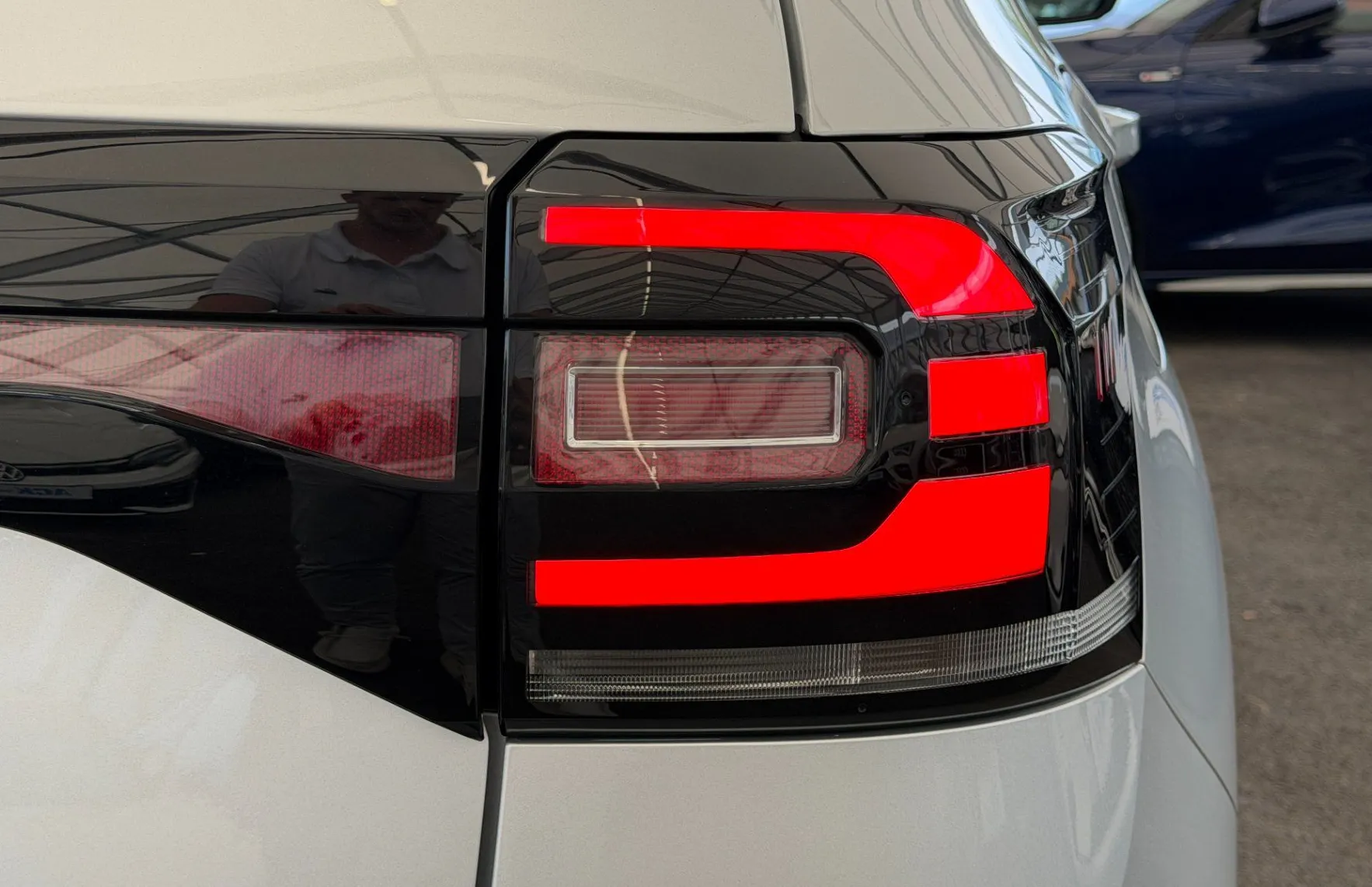 Zunanja slika - Volkswagen T-Cross - Style 1.0 TSI  SLO-1.LASTNIK KAMERA-LED ŽAROMETI - 5