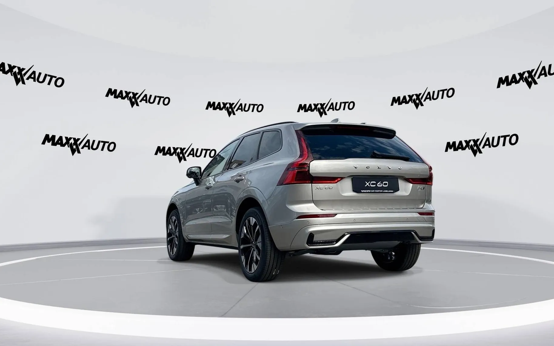 Notranja slika - Volvo XC60 - B5 P AWD Plus Dark Avt. - 7