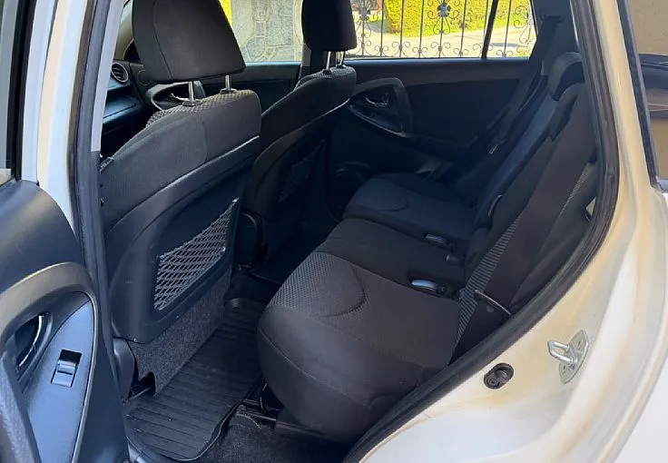 Zunanja slika - Toyota RAV4 - 2.2 D-4D . LASTNIK VLEČNA KLJUKA LETNO JAMSTVO - 11