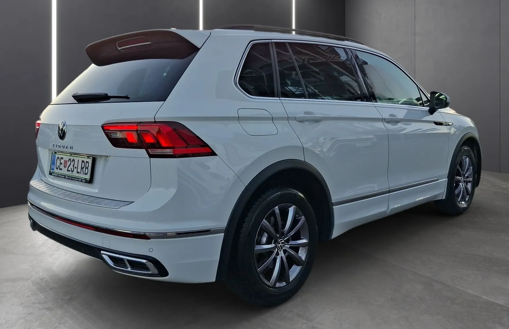 Zunanja slika - VW Tiguan - 2.0 TDI SCR BMT R-Line 110kW - 3