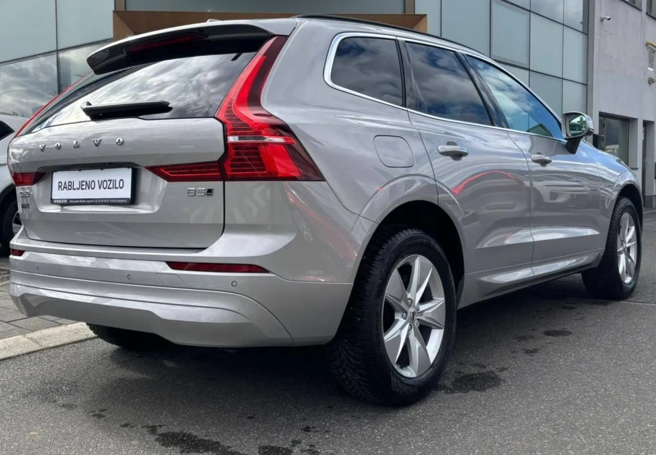 Zunanja slika - Volvo XC60 - VOLVO  B5P AWD Core KAMERA-ACC-KEYLESS - 4