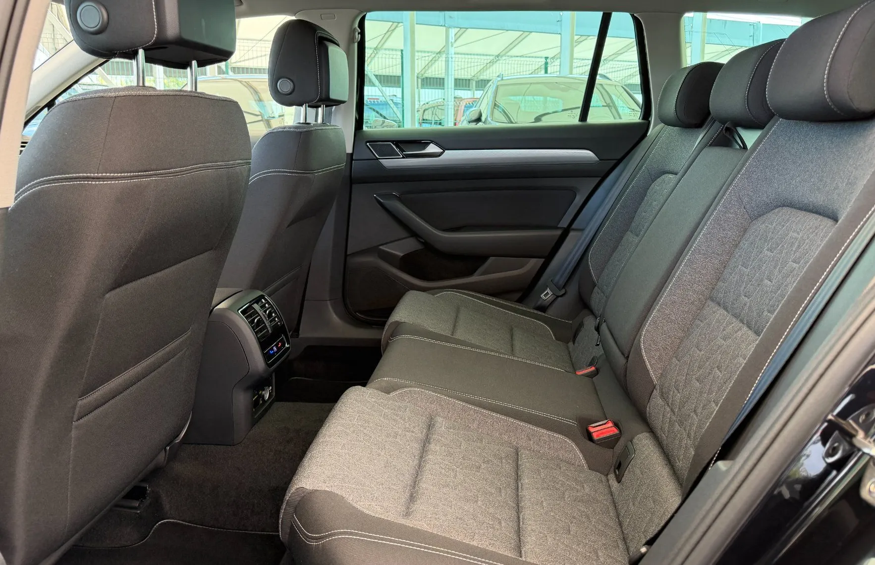 Zunanja slika - Volkswagen Passat - Variant 2.0 TDI Business DSG-MATRIX LED-EL PRTLJAŽNIK - 10