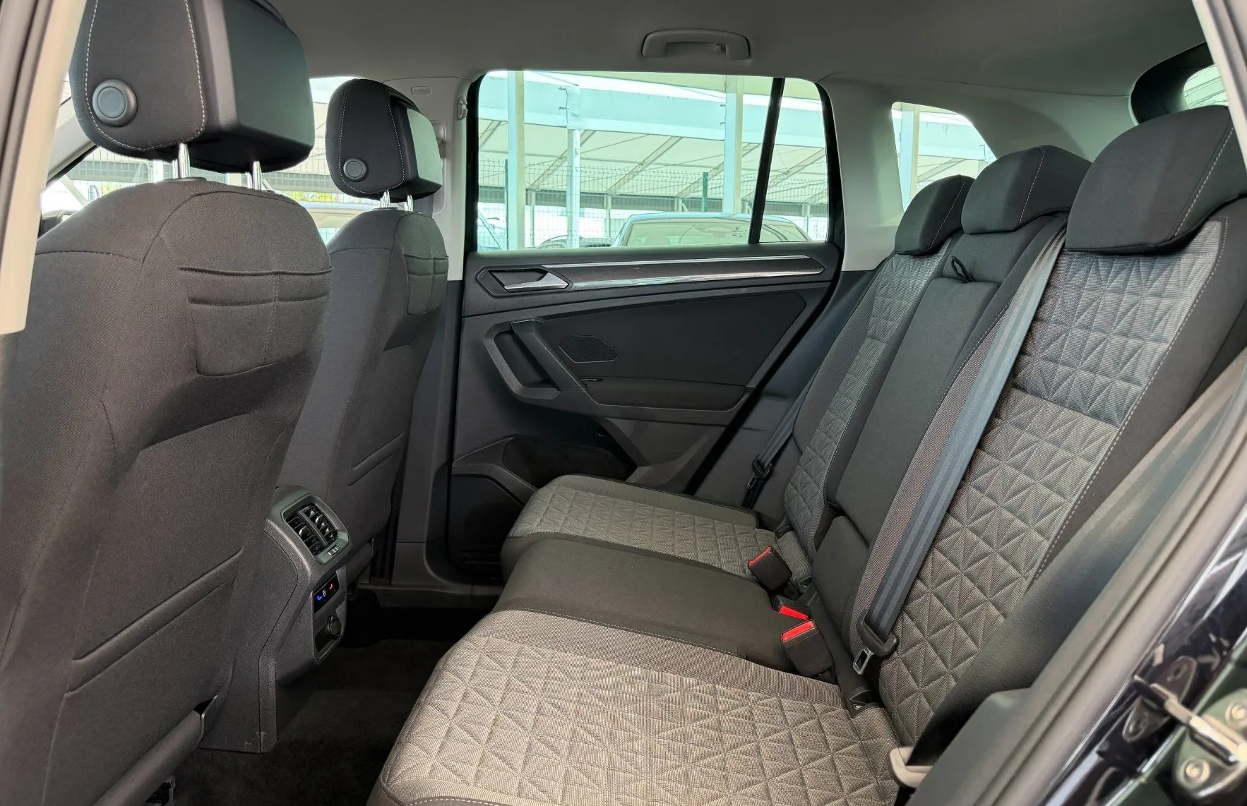 Zunanja slika - Volkswagen Tiguan - Life 2.0 TDI DSG - 1.LASTNIK - KAMERA - ACC - 10