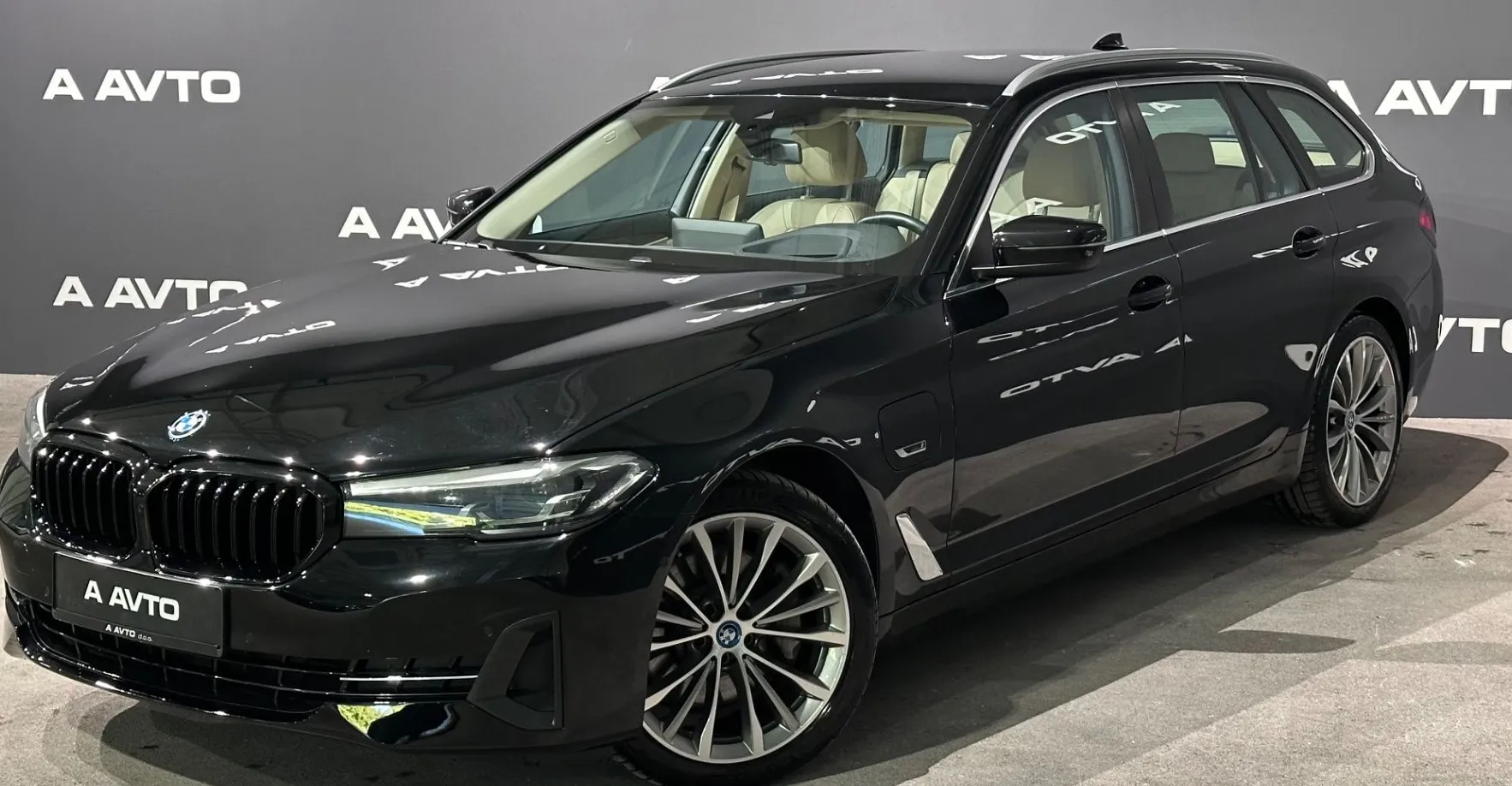 Zunanja slika - BMW Serija 5 - Touring: 530e Touring Avt.-USNJE-KAMERA-VK-19COL-NAVI-HU - 1