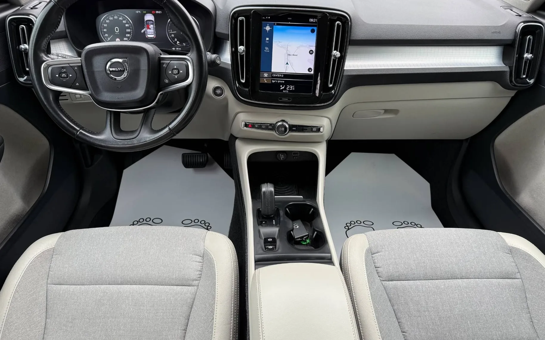 Notranja slika - Volvo XC40 - D3 Momentum Avt.-1 LASTNIK-ALU-KAM-LED-VIRTUAL-NAV - 7