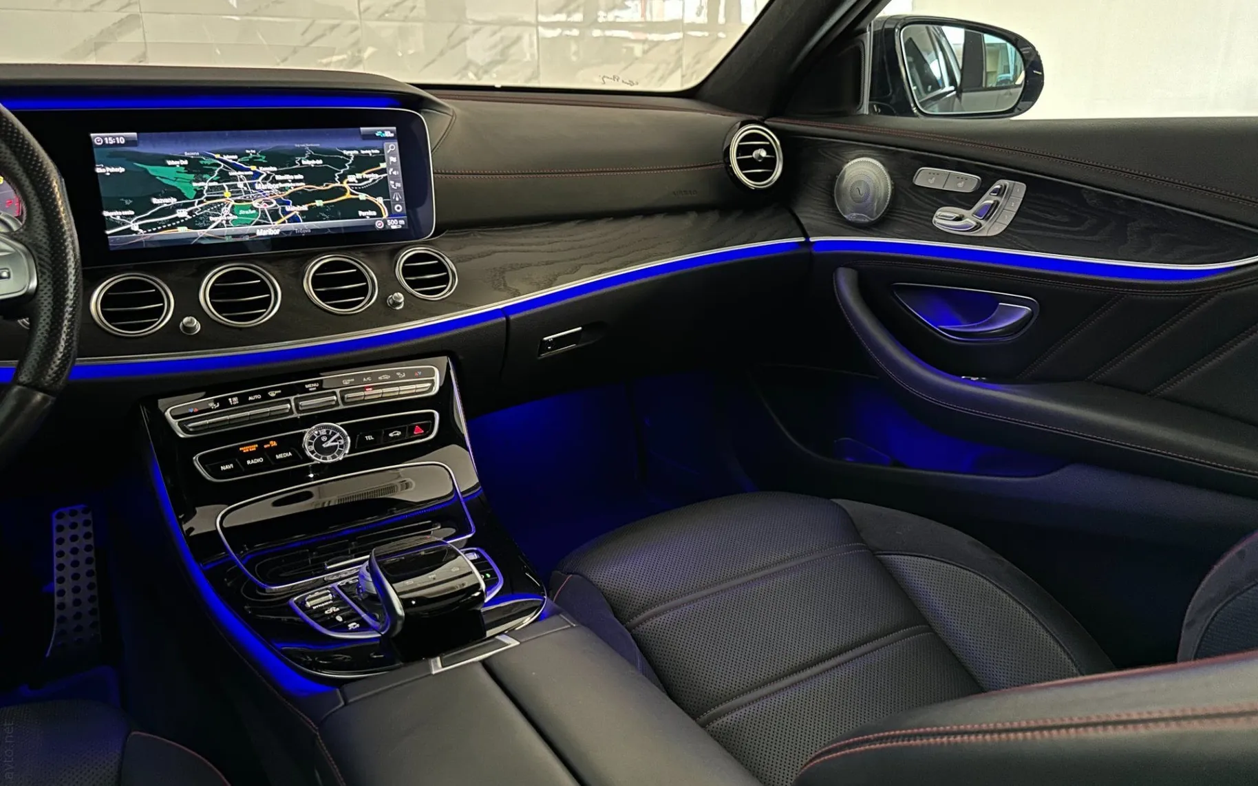 Notranja slika - Mercedes-Benz E-Razred - AMG 53 4MATIC+ T |Pano|Zračno|HUD|ACC|Kljuka|Hlaj. - 12
