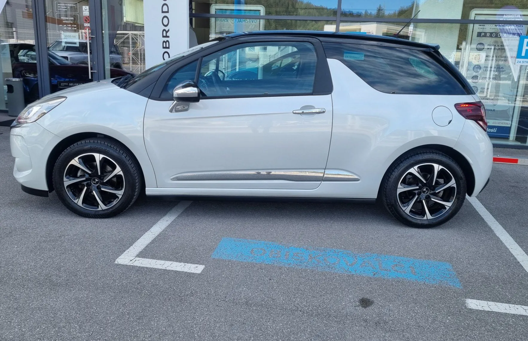 Zunanja slika - Citroën DS3 - 1.2 PURETECH CHIC - Avtomatik - POTRJENA SERVISNA - 5