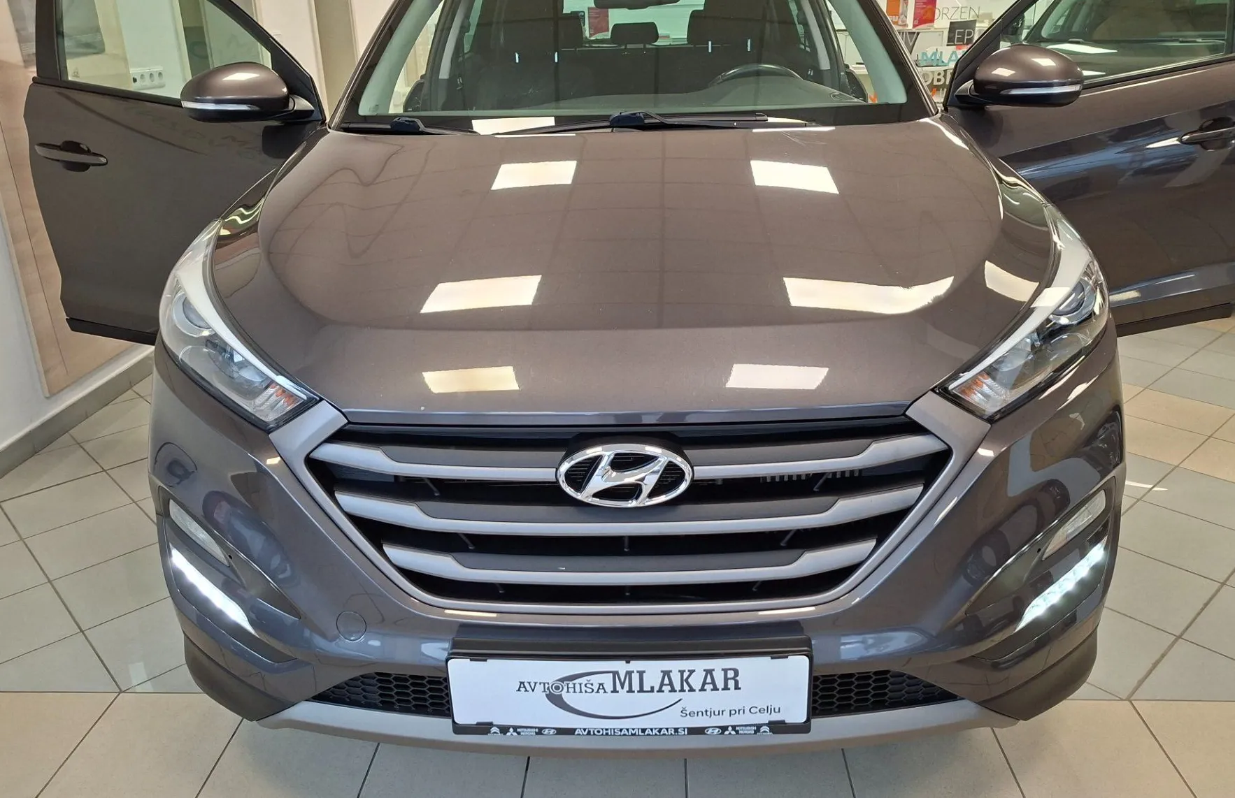 Zunanja slika - Hyundai Tucson - 4WD 2.0 CRDi Style-SLO-ODLIČEN- - 6