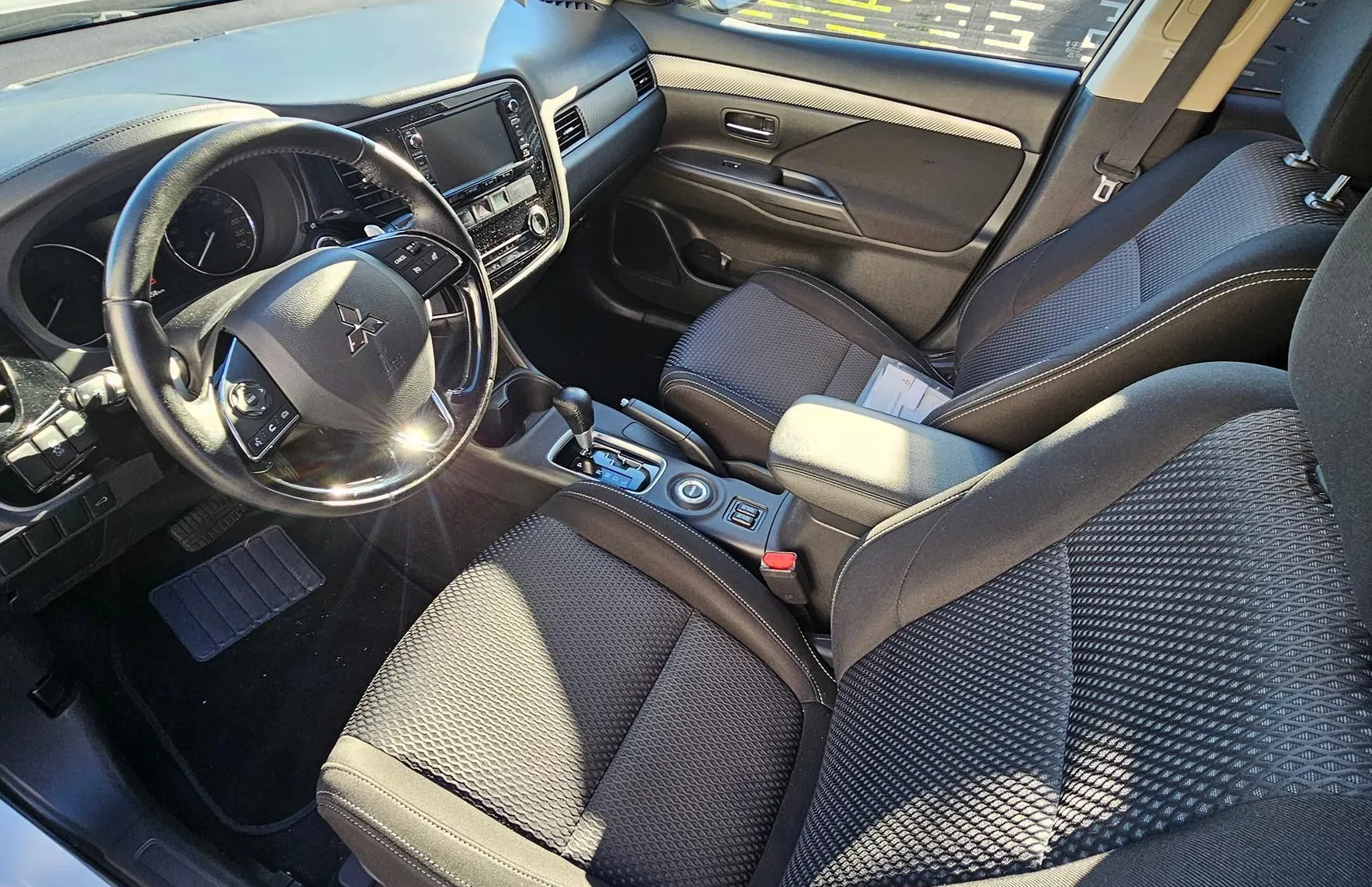 Zunanja slika - Mitsubishi Outlander - 2.2 DI-D 4WD INTENSE+4VT-.KLJUKA- LED-NAVI-PERLA B - 2