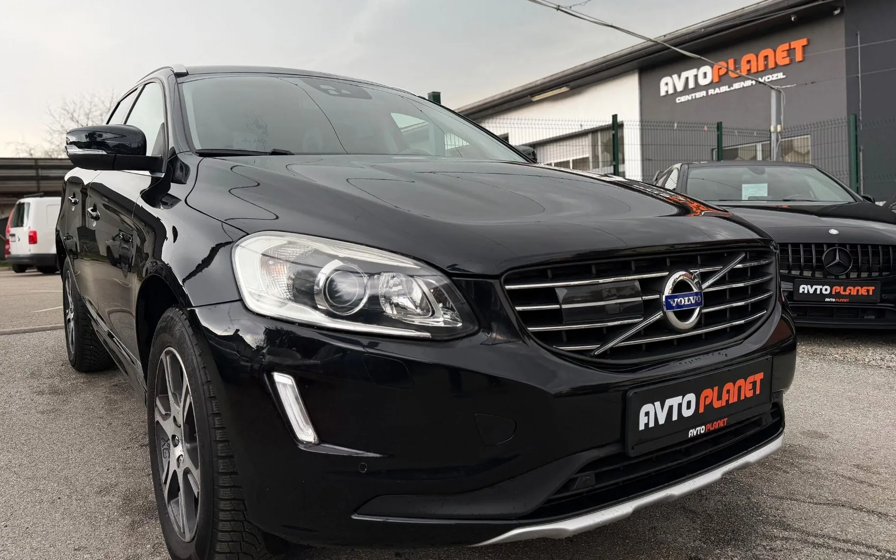 Zunanja slika - Volvo XC60 - D4 Summum AUT. LED XENON ACC NAVI BLS VIRTUAL - 13