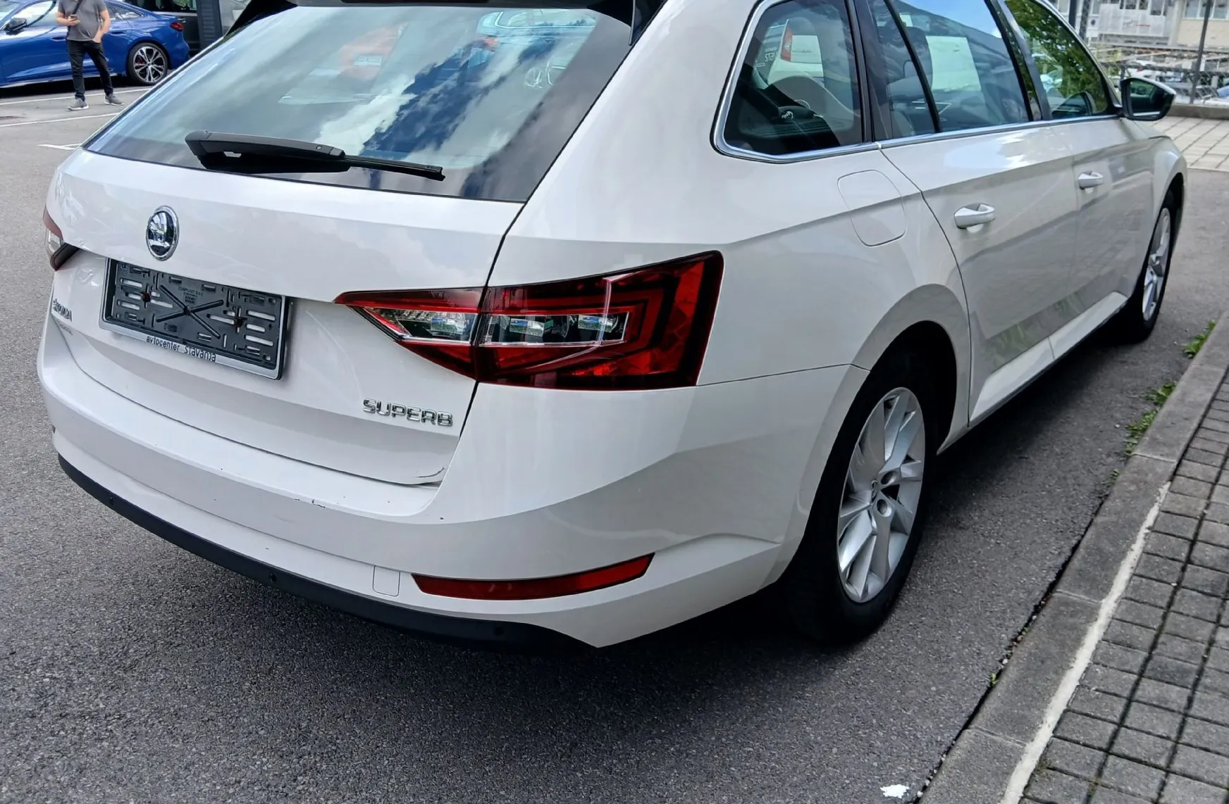Zunanja slika - Škoda Superb - 2.0 TDI Active Combi DSG 110 kW - 1