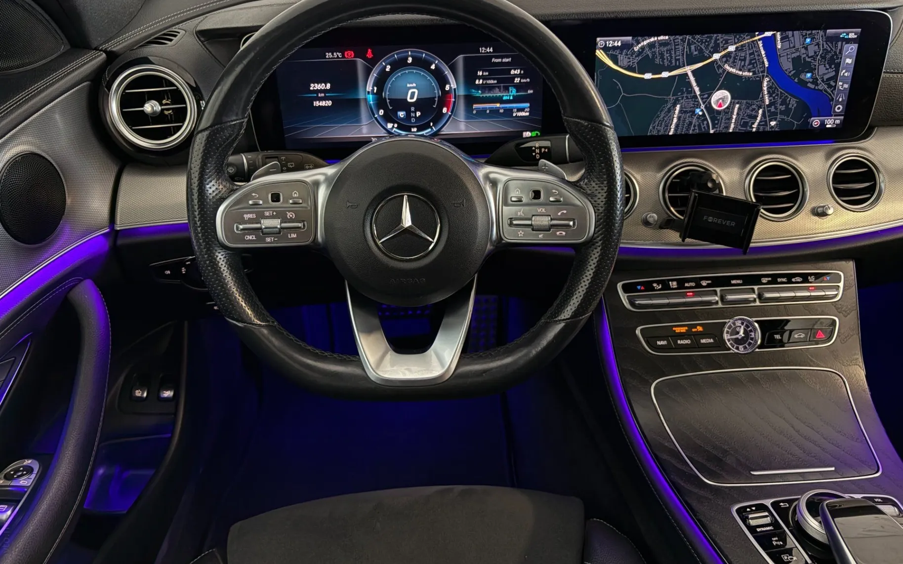 Notranja slika - Mercedes-Benz E-Razred - 220d T AMG Line|Pano|360K|AmbientL|Gretje|Kljuka|. - 11