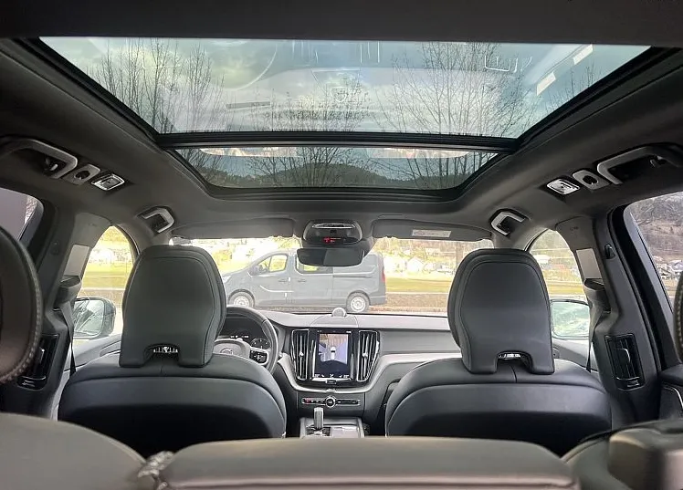 Zunanja slika - Volvo XC60 - B5D AWD AUT R-Design VELIKO DODATNE OPREME - 10