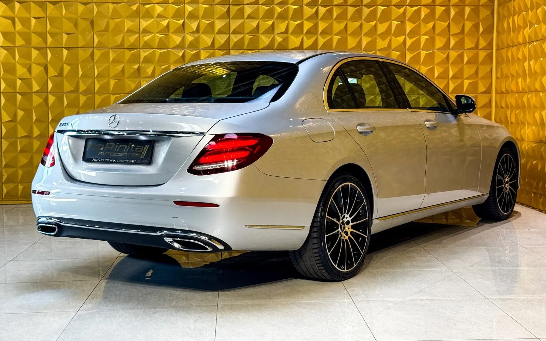 Notranja slika - Mercedes-Benz E-Razred - E200d AUT.-AMBI-NAVI-F1-TEMP-BREZ POLOGA - 11