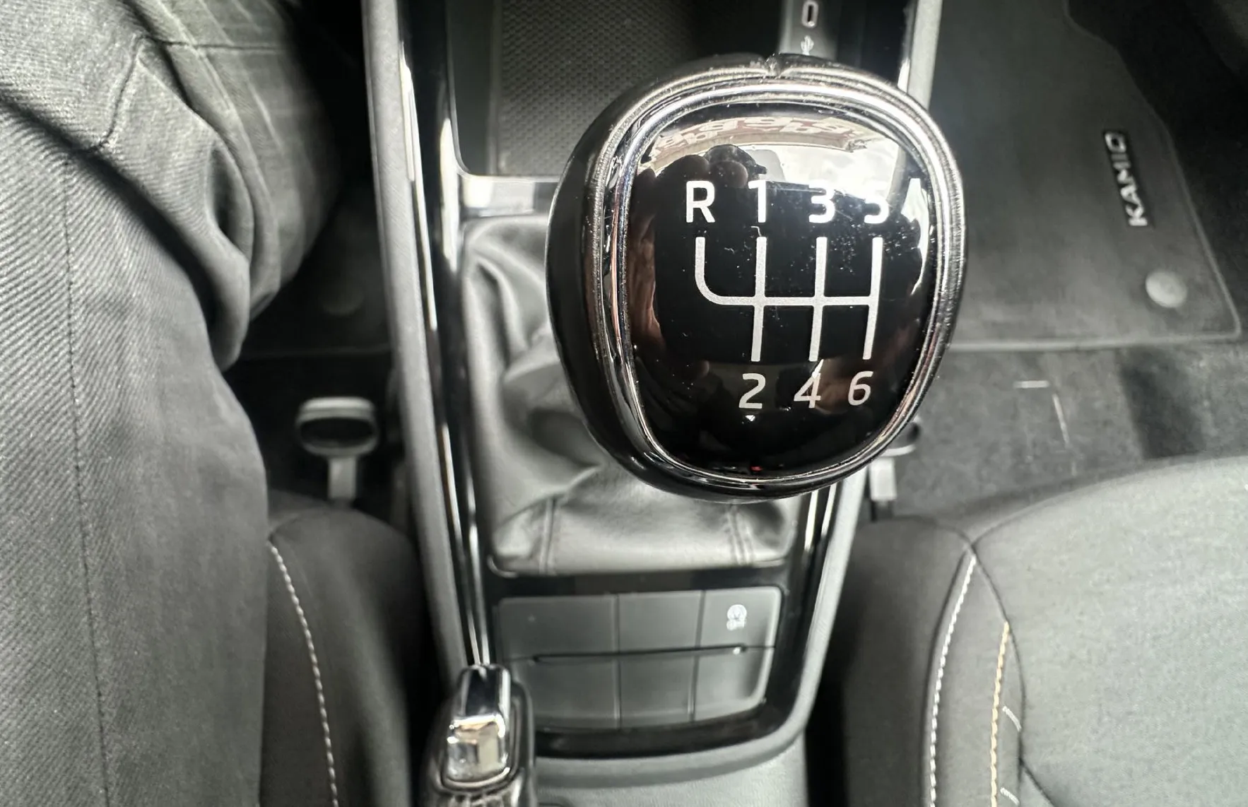 Zunanja slika - Škoda Kamiq - 1.0 TSI  81 kW.LED.GRET.SEDEŽEV.SAMO 82.000 KM - 14