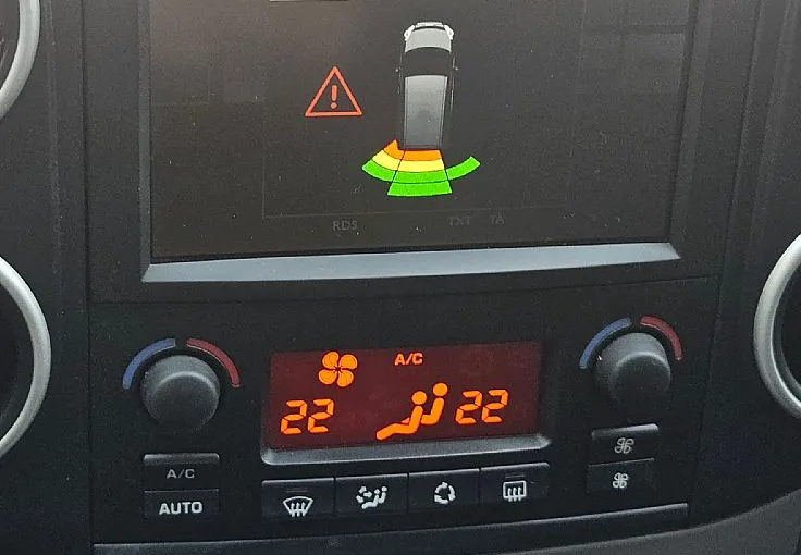 Zunanja slika - Citroën Berlingo - 1.6 HDI 120ks °6-PRESTAV° °LED° °PARK.SENZORJI° - 9