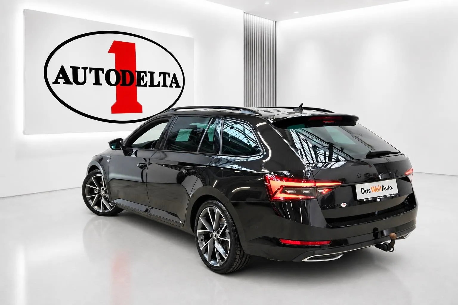 Zunanja slika - Škoda Superb - 2.0 TDI Sportline Combi DSG 147 kW - 4