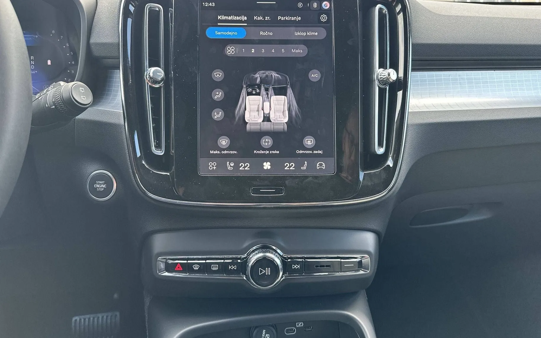 Notranja slika - Volvo XC40 - B3 P Plus Dark Avt. - 19