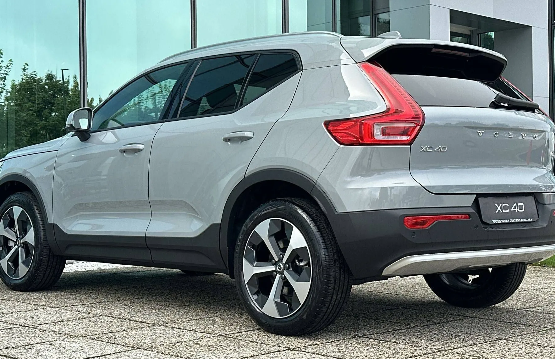 Zunanja slika - Volvo XC40 - B3 P Core AT DCT 3 leta garancije + 3 servisi - 7
