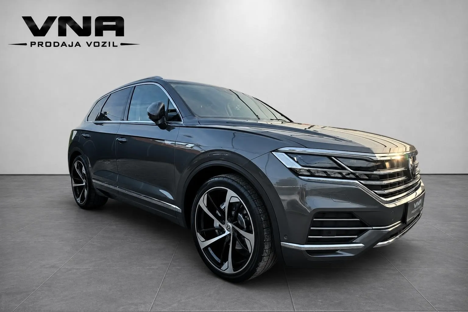 Zunanja slika - Volkswagen Touareg - 4motion V6 TDI BMT R-Line |VIRTUAL|KLJUKA|WEBASTO| - 3