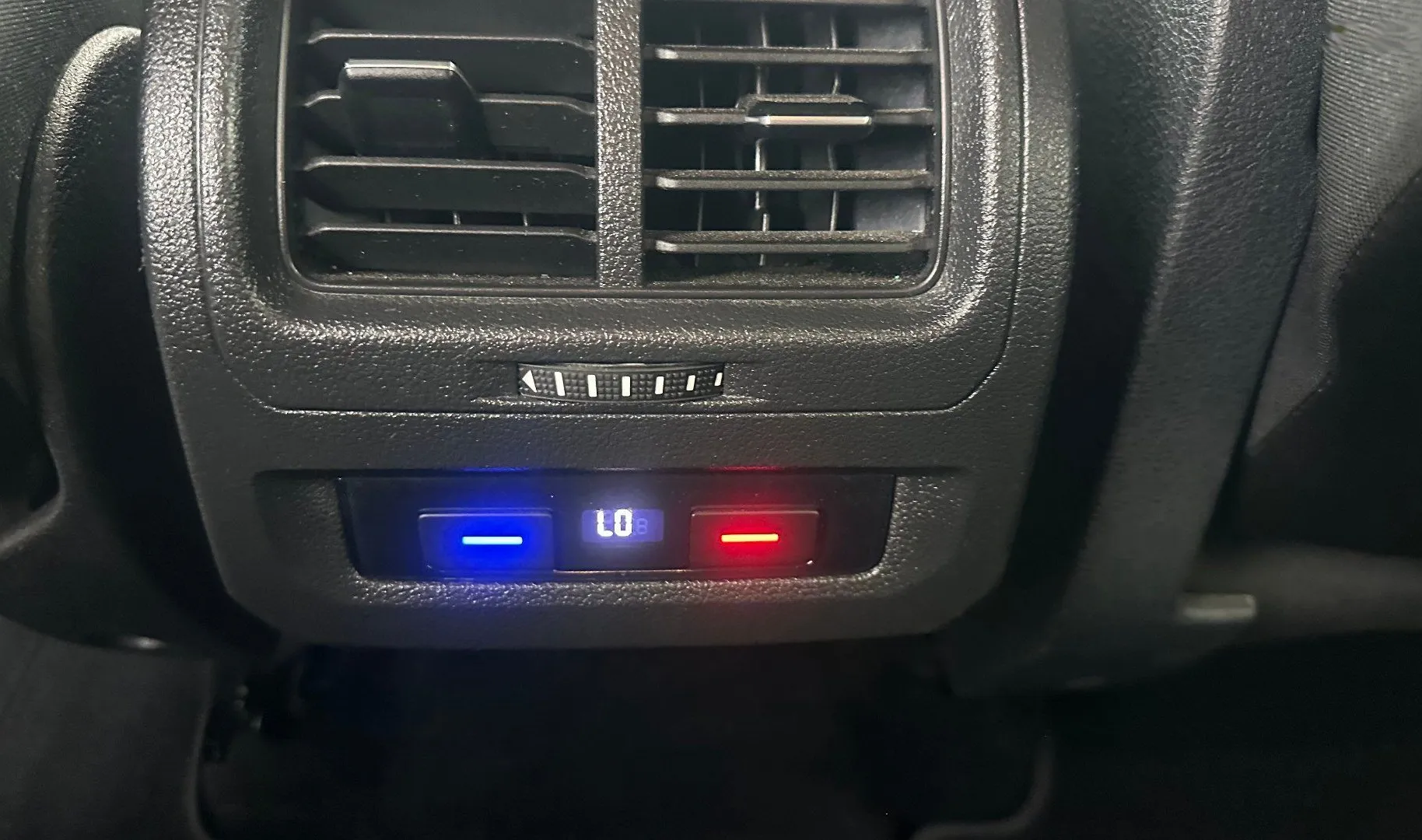 Zunanja slika - Volkswagen Touran - 2.0 TDI DSG.NAVI.KAMERA.NAREJEN VEL.SERVIS+MENJALN - 3