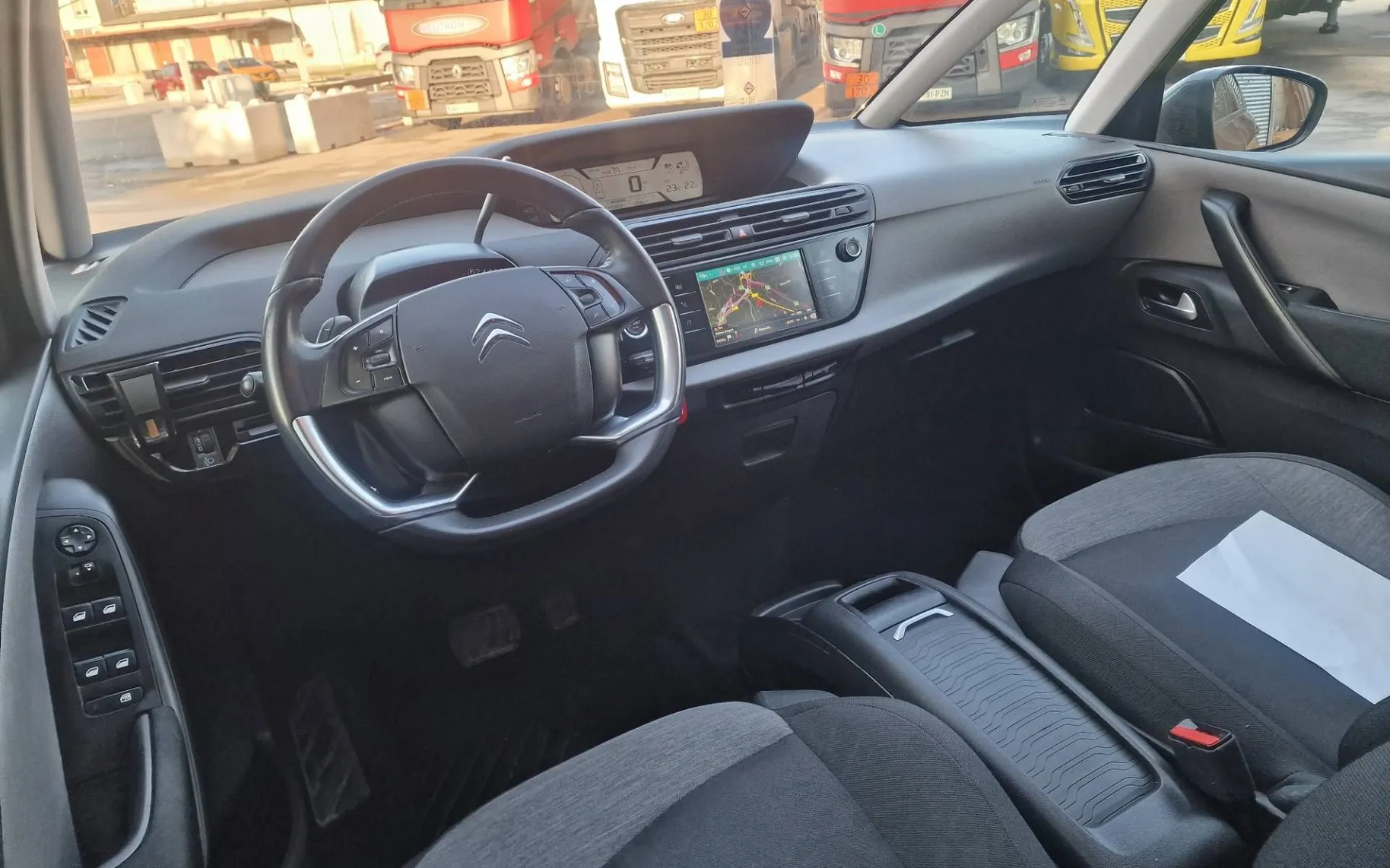Notranja slika - Citroën C4 SpaceTourer - 1.5D AVTOMATIK - 7
