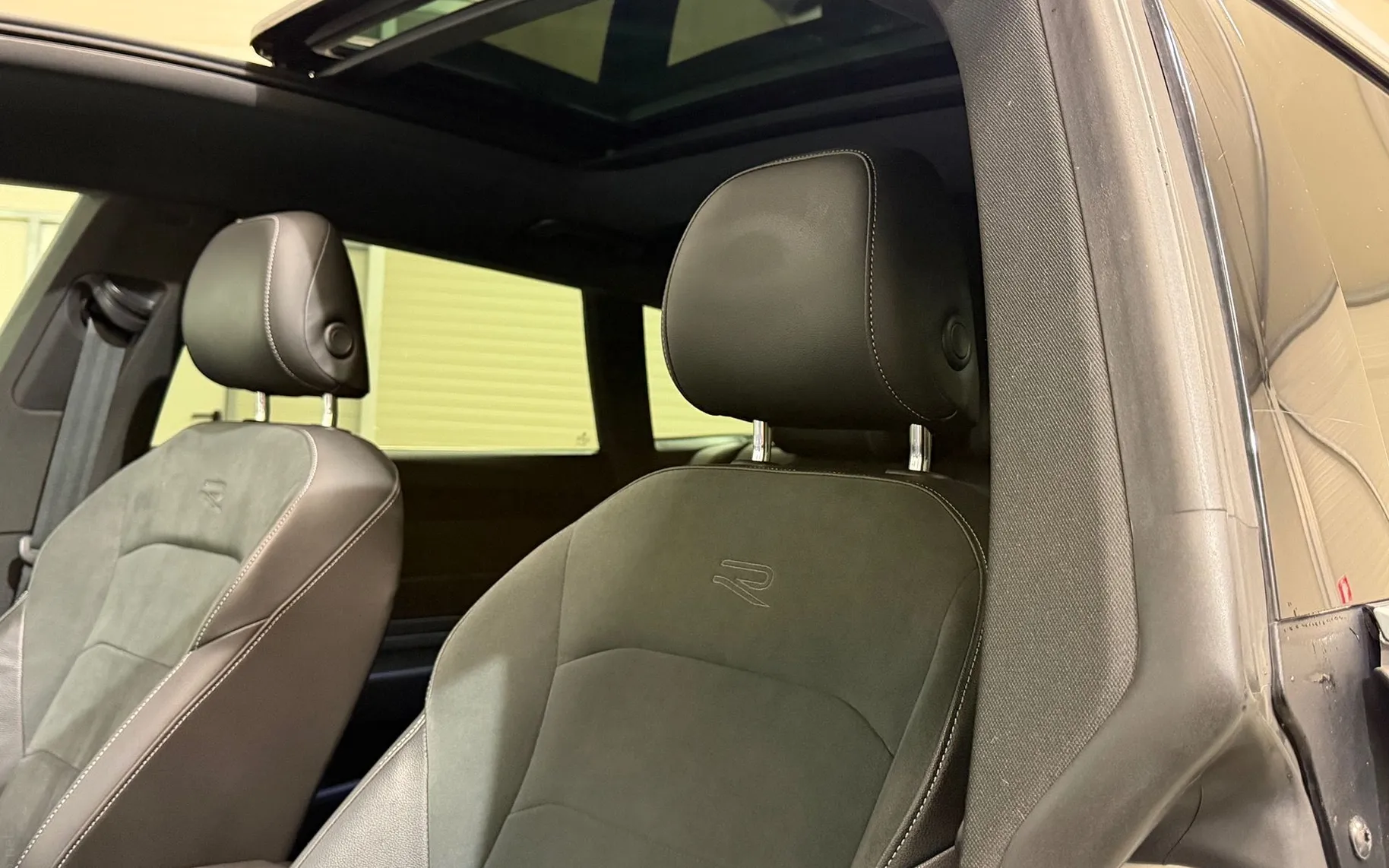 Notranja slika - VW Arteon Shooting Brake - 2.0 TDI-R LINE-4X4-PANORAMA-ACC-VIRTUAL-KAMERA-F1 - 11