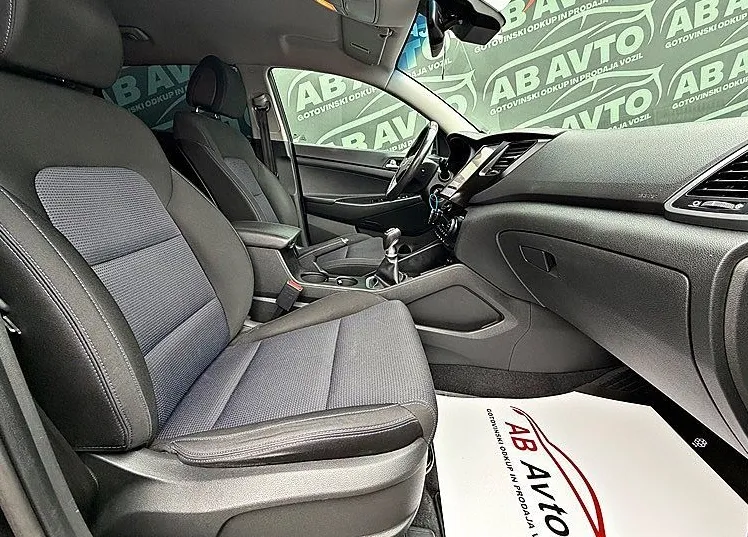 Zunanja slika - Hyundai Tucson - 1.7 CRDI Style+SLO+1LASTNIK+SERVISNA+ALU+BIXENON - 10
