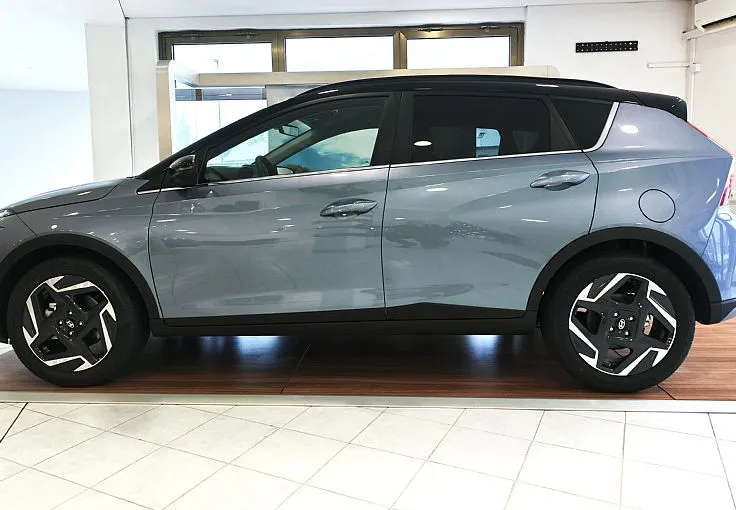 Zunanja slika - Hyundai Bayon - T-GDI PREMIUM AVT-ČRNA STREHA-AKT.TEMP-WINT-VIDEO - 3