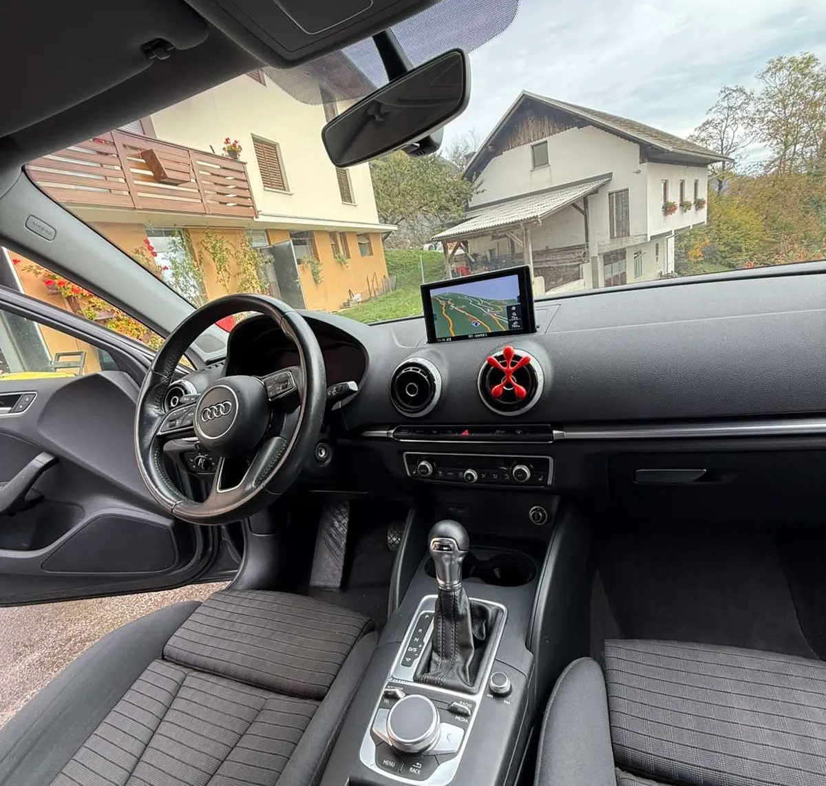 Notranja slika - Audi A3 - Sportback 2,0 TFSI Sport S tronic - 10