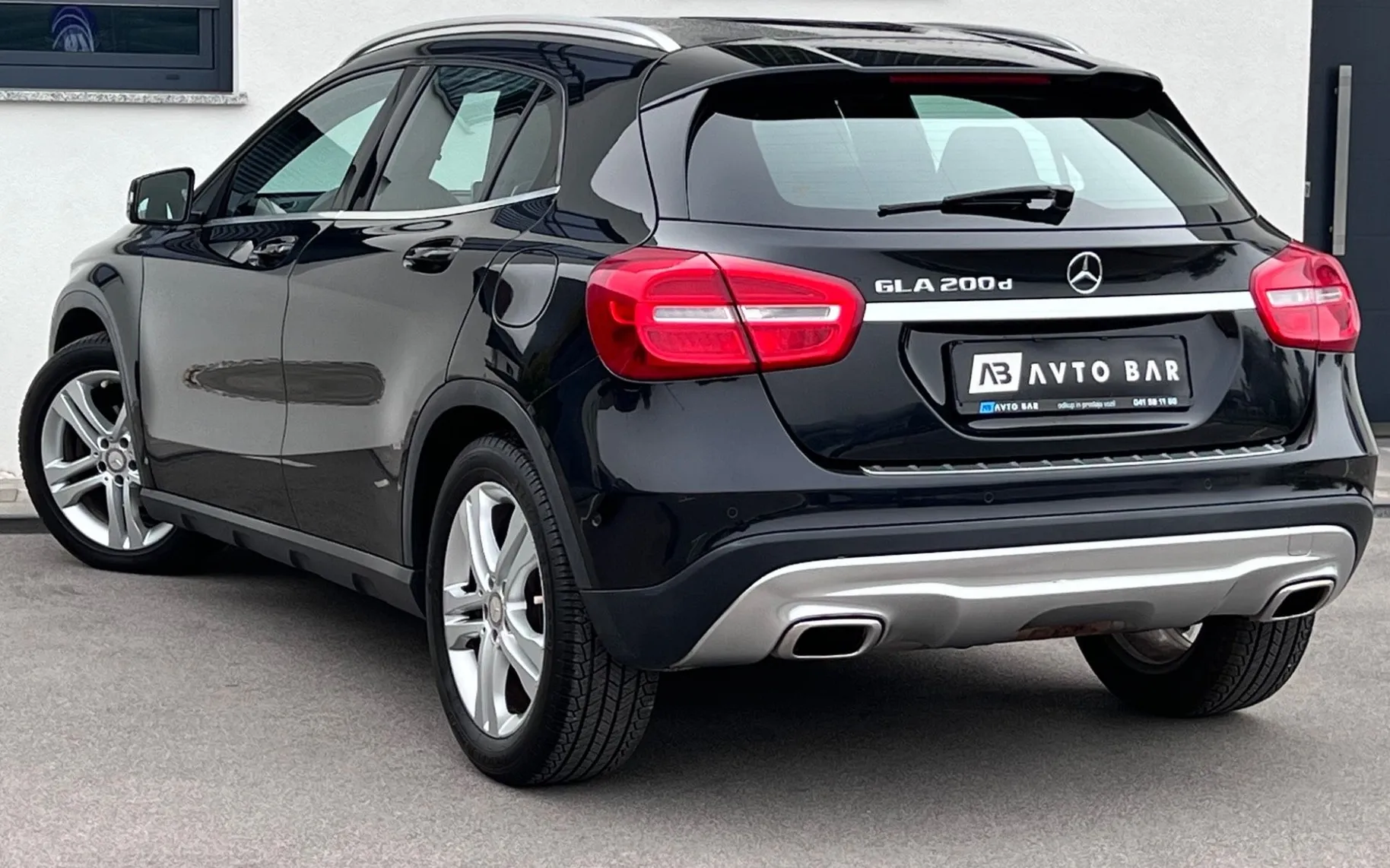 Notranja slika - Mercedes-Benz GLA-Razred - 200 CDI+4MATIC+F1+AMBI+XENON+NAVI - 8