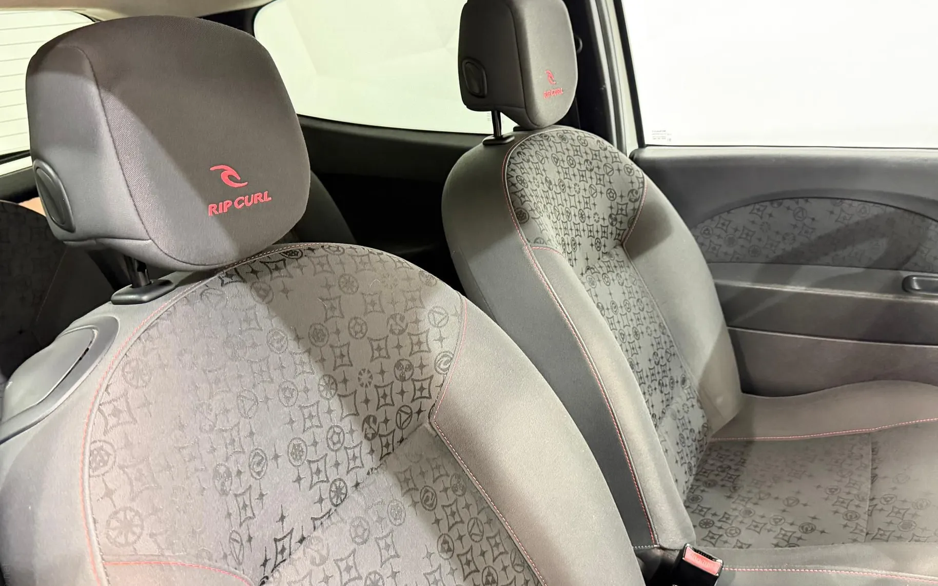 Notranja slika - Renault Twingo - Rip Curl 1.2-KLIMA-SLOVENSKI-SERVISNA-KNJ-TRAJNIK - 11