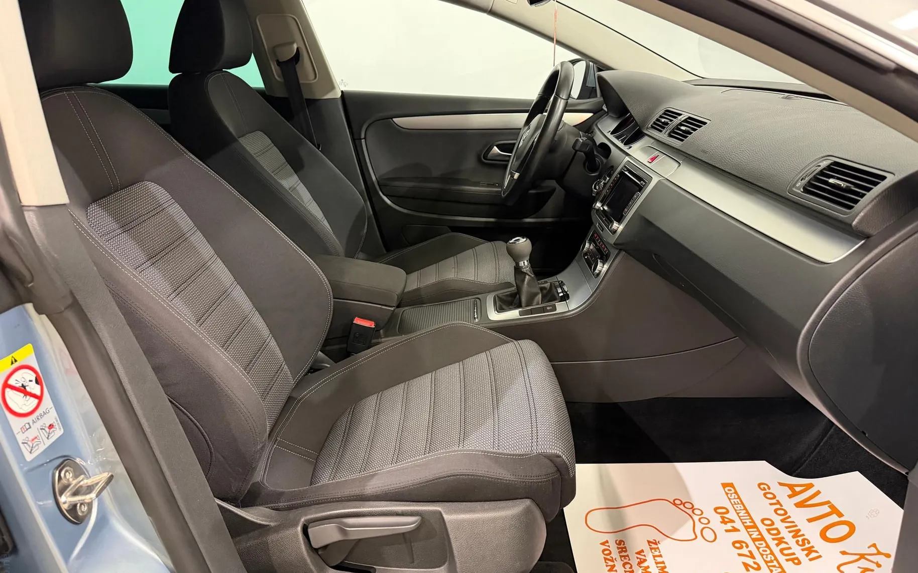 Notranja slika - VW Passat CC - 2.0 TDI-BI-XENON-SPORT LINE-ALU-CROM-PDC-TEMPOMAT - 9