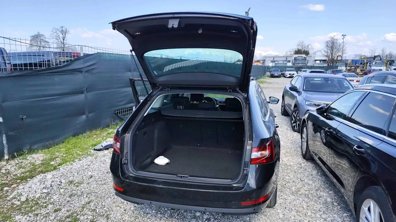Notranja slika - Škoda Superb - 2.0 TDI - 10