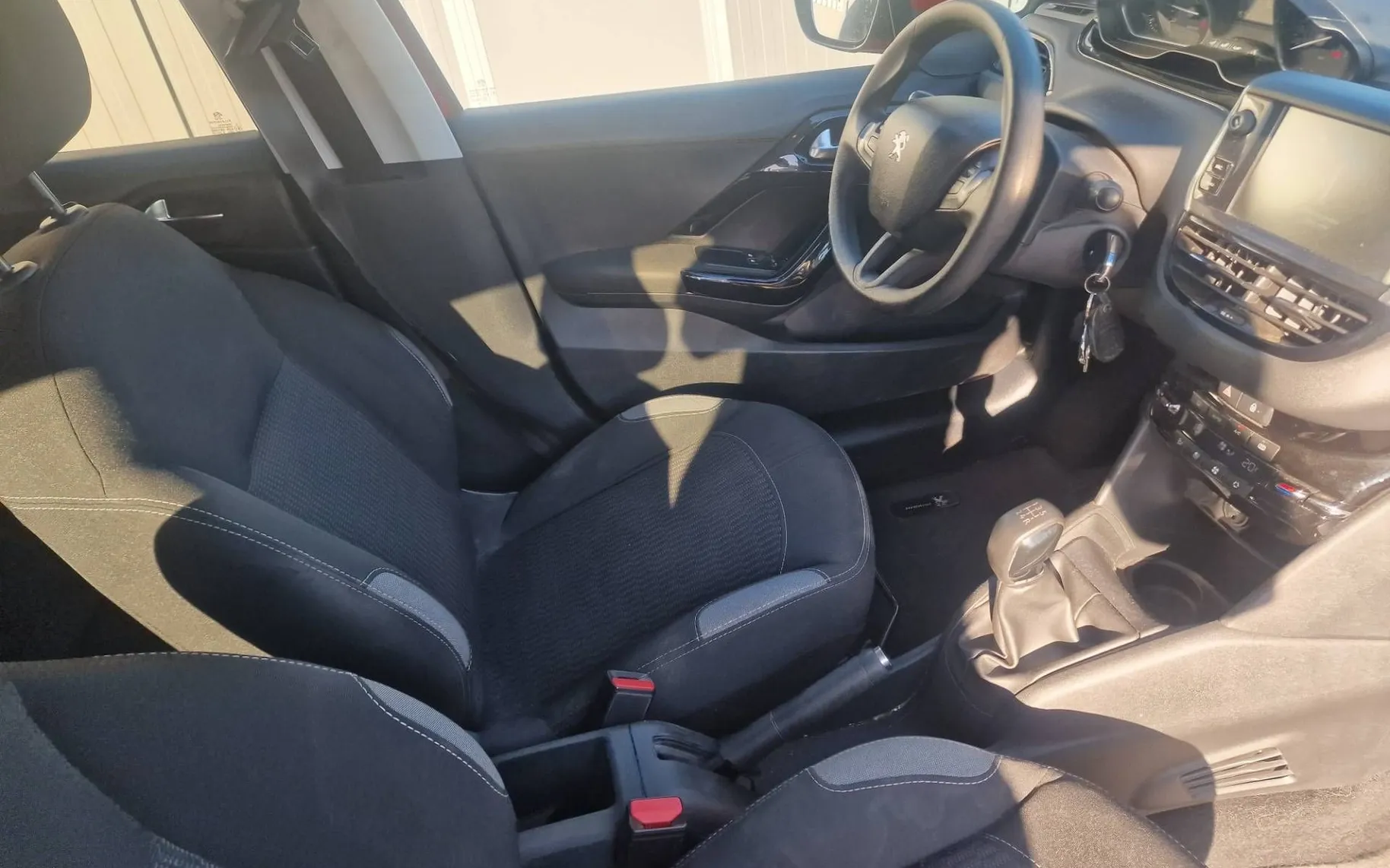 Notranja slika - Peugeot 208 - 1.2 NA KREDIT BREZ POLOGA - 12