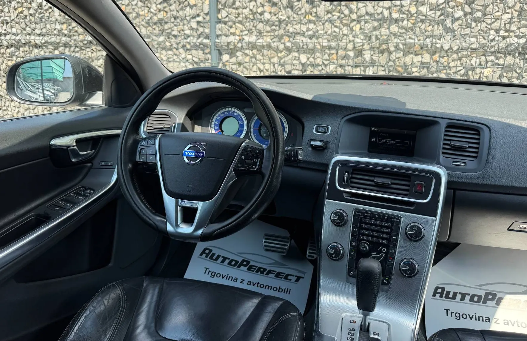 Zunanja slika - Volvo V60 - D5 AWD Geartronic |MEMORY|WEBASTO|GR. SED.| - 14